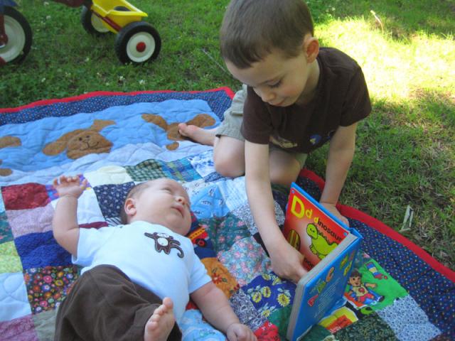 A little outdoor reading ~ May 19, 2009