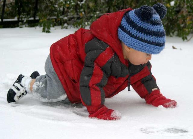 Ohhh, I like the snow! ~ November 30, 2006