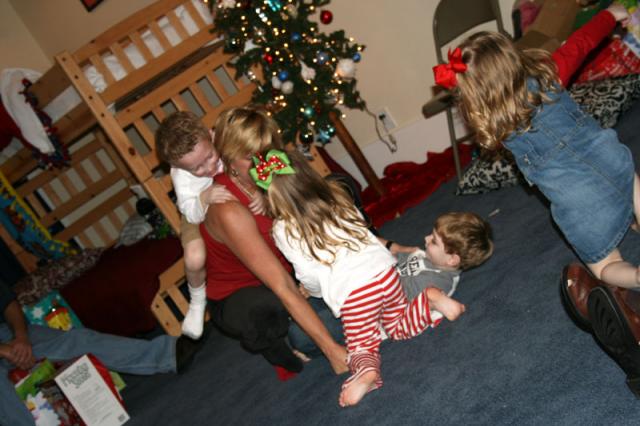 The big finale -- everybody jump on Mimi!