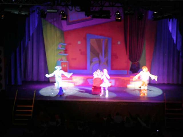 Moe's found -- let the concert begin. Go Doodlebops!