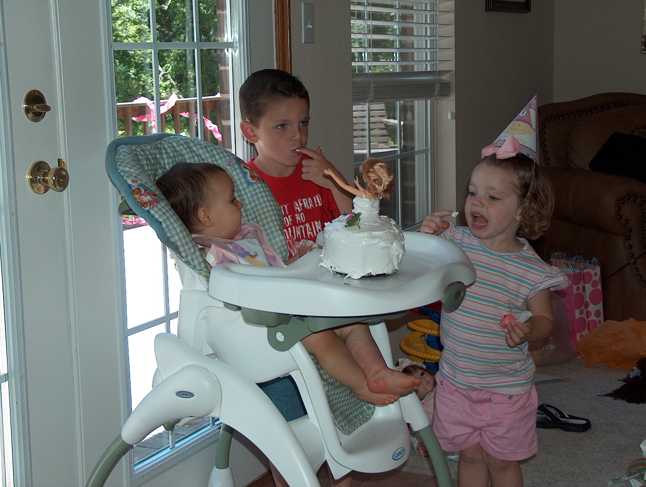 Cousins Nolan and McKinley get a taste!