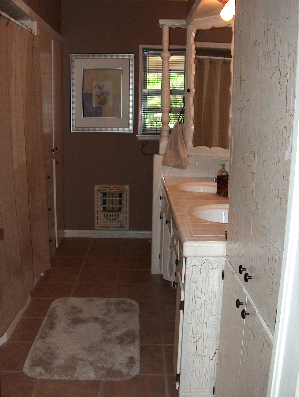 Guest/Jake's Bathroom