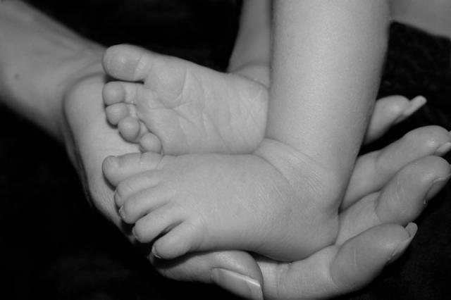 Baby feet in Mama's hand
