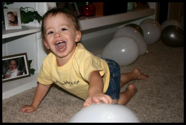 Pic of the Week ~ 10/7/07 (Loving the anniversary party balloons)