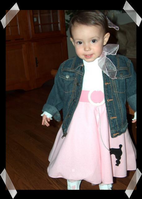 Pic of the Week ~ 11/6/05 (Happy Halloween from Gracie!)