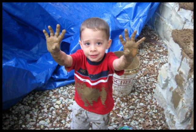 Pic of the Week ~ 9/21/08 (Cobbing is messy!)